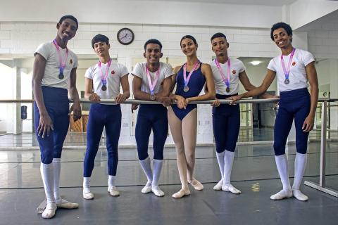 Estudiantes ganadores de la Academia Acosta Danza
