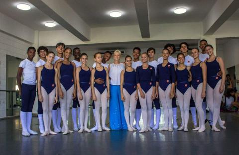 Maestras de Acosta Danza reciben Distinción por la Cultura Nacional