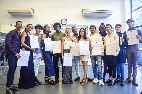 BAILARINES DE LA SEGUNDA PROMOCIÓN DE LA ACADEMIA ACOSTA DANZA